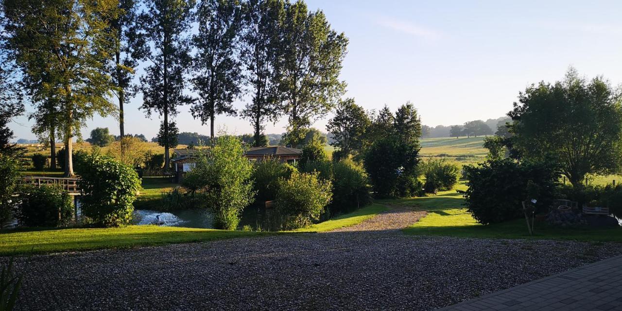 Peenehof Koeppen - Ferienwohnungen & Schlaffaesser Jordenstorf Extérieur photo
