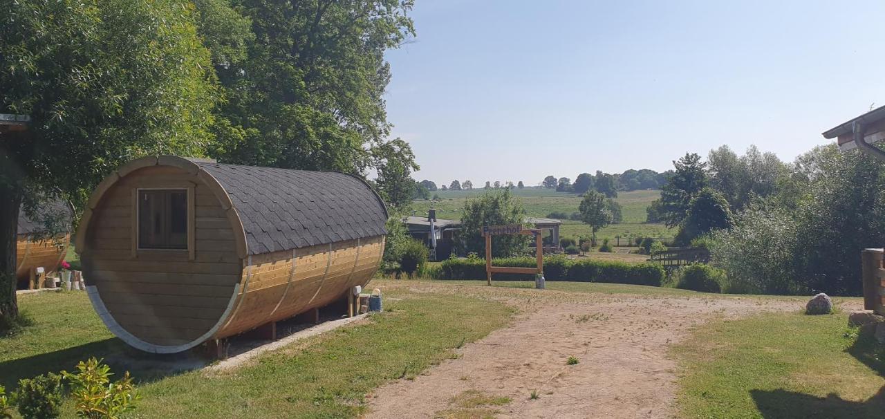Peenehof Koeppen - Ferienwohnungen & Schlaffaesser Jordenstorf Extérieur photo